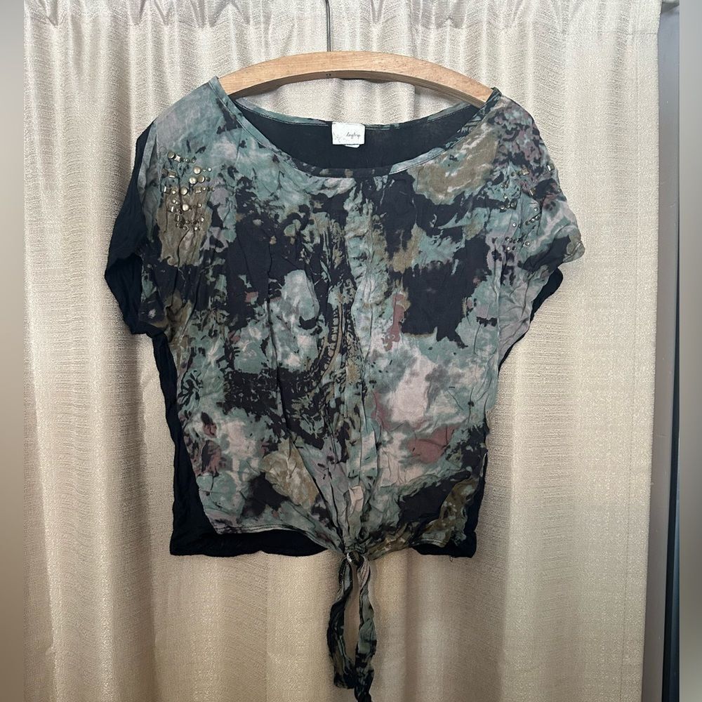 Daytrip Women's Tie Camo top size medium